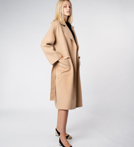 2021-10-01-model-suit-dress-bk